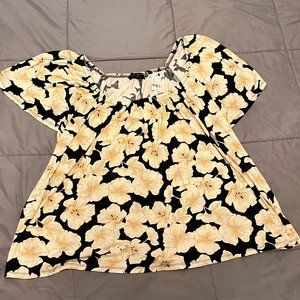 NWT! Plus Size Flowy Floral Top
